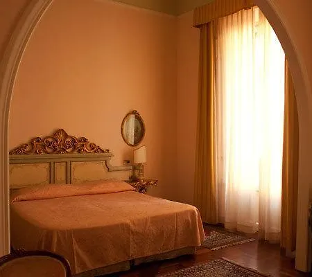 Grande Bretagne Hotel 4*
